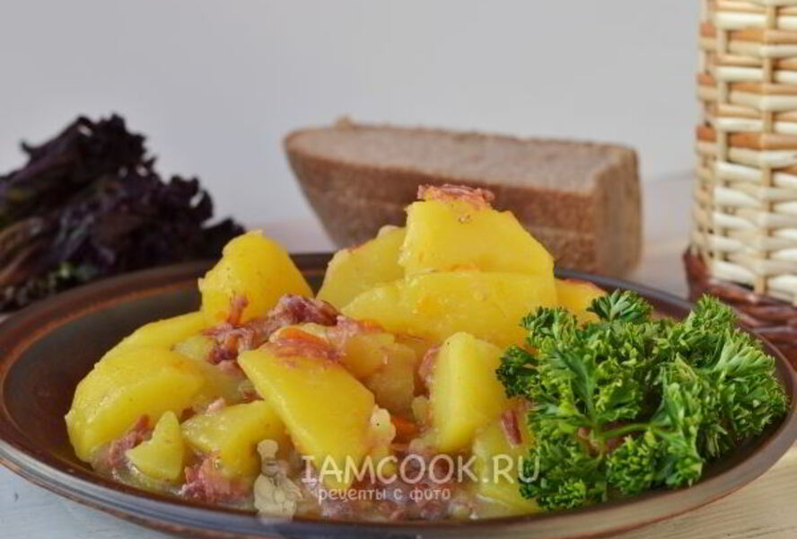 Картошка с тушенкой в мультиварке