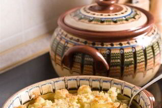 Цветная капуста и брокколи, запеченные под сливочным соусом