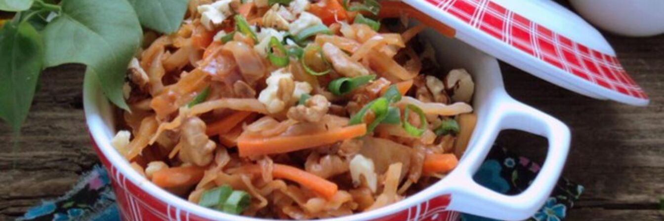 Тушеная капуста с грецкими орехами