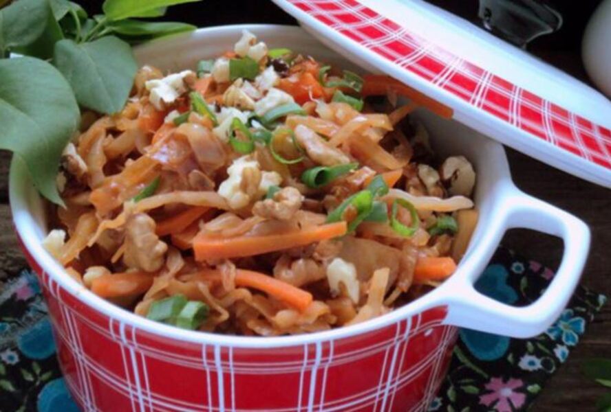 Тушеная капуста с грецкими орехами