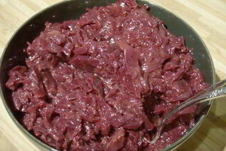 Тушеная краснокочанная капуста