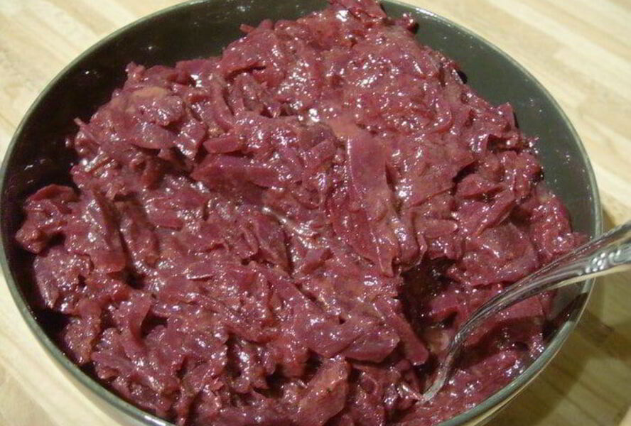 Тушеная краснокочанная капуста