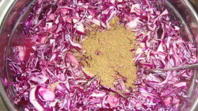 тушеная краснокочанная капуста