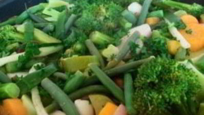 тушеные овощи с лимоном, зеленью и сливочным маслом