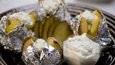 запеченный картофель с соусом