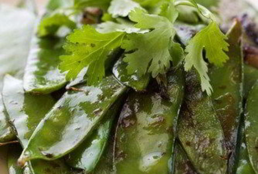 Жареный молодой стручковый горошек