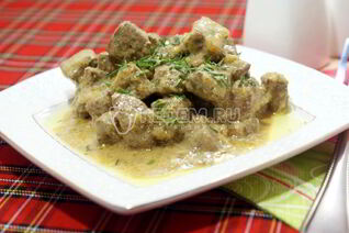 Говяжья печень со сметаной и зеленью