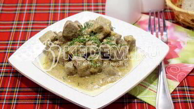 говяжья печень со сметаной и зеленью