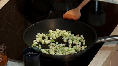 говяжья печенка с морковью в яблочном соусе