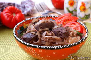 Куриная печень с грецкими орехами