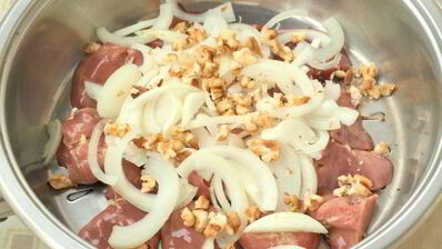 куриная печень с грецкими орехами