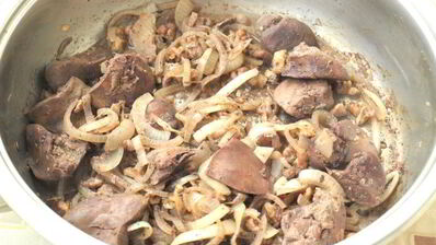 куриная печень с грецкими орехами