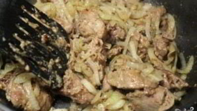 куриная печень с луком