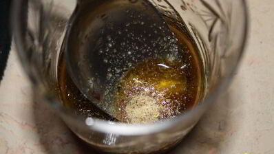 куриная печень с маринованной черешней