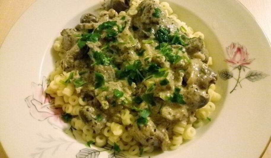 Рецепт куриной печени с сердечками в сметанном соусе