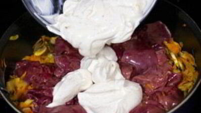 куриная печень со сметаной