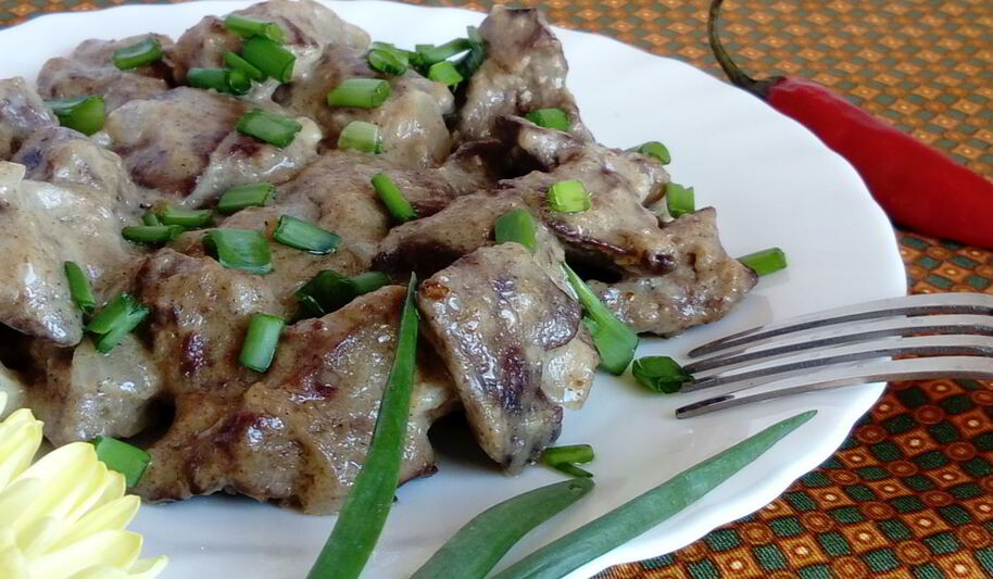 Рецепт куриной печени в сметанном соусе