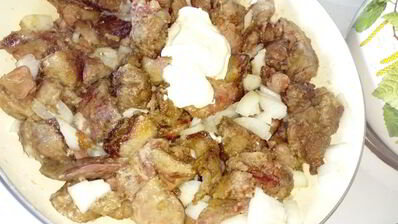 куриная печень в сметанном соусе