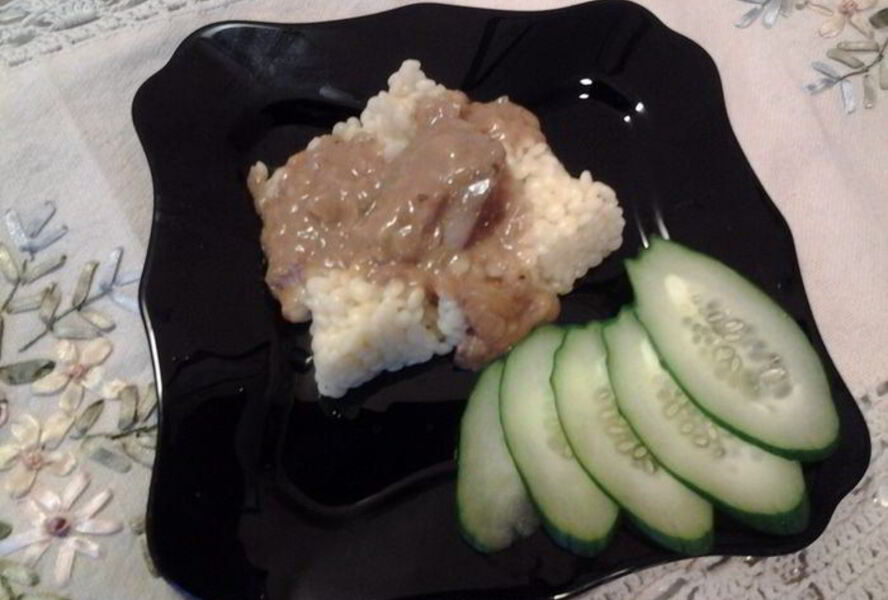 Куриная печень в яблочно-сметанном соусе