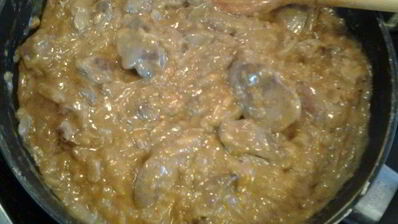 куриная печень в яблочно-сметанном соусе