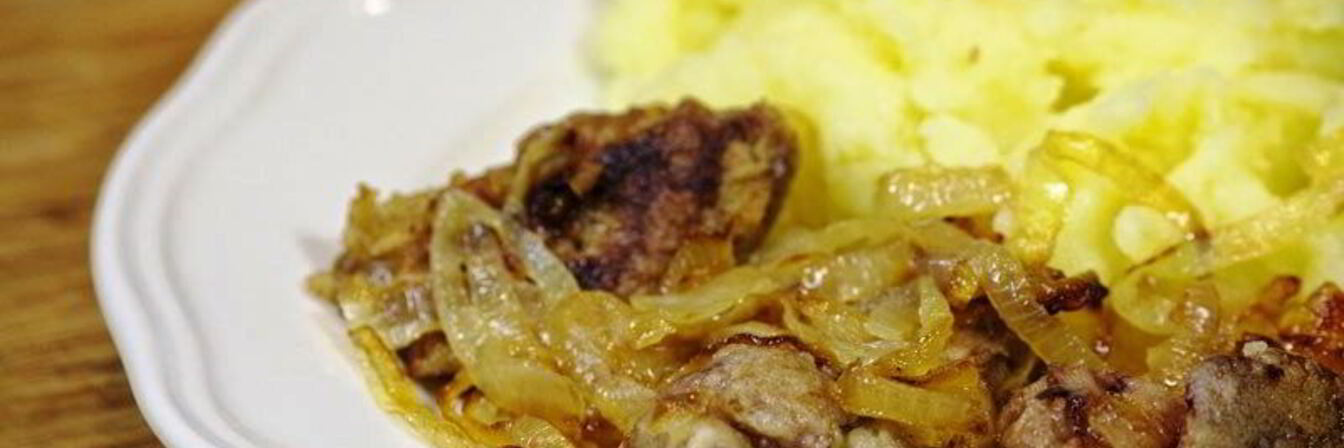 Куриная печень, жареная с луком