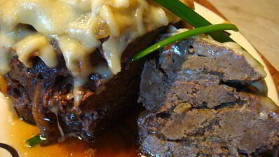 печень говяжья, запеченная под сырной шапкой