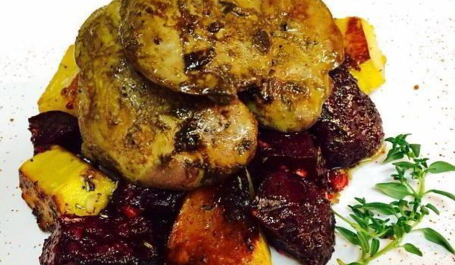 Рецепт печень куриная с овощами, под ароматными травами