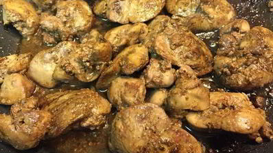 печень куриная с овощами, под ароматными травами