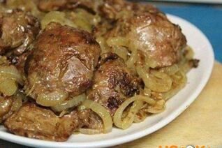 Печень куриная жареная с луком