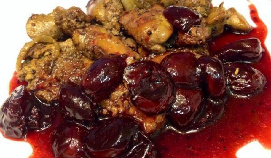 Рецепт печени под соусом из маринованной черешни