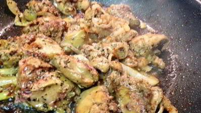 печень под соусом из маринованной черешни