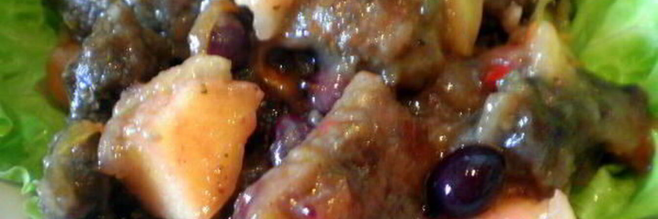 Печень с яблоками и черной смородиной