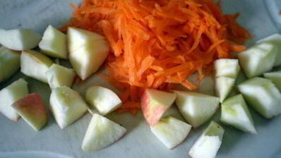 печень с яблоками и черной смородиной