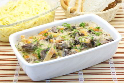 Печень тушеная с грибами