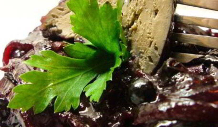 Рецепт тушеной куриной печени с черной смородиной