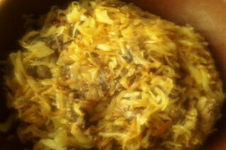 Жареная капуста с куриной печенью