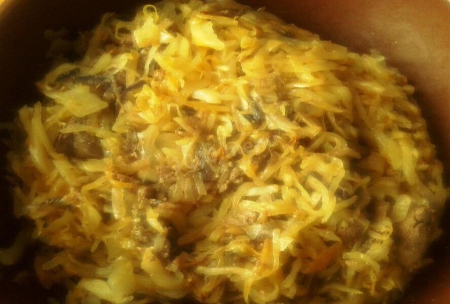 Жареная капуста с куриной печенью