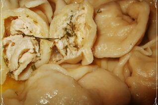 Куриные пельмени с курицей и сыром