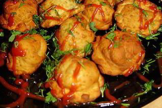 Жареные пельмени с грибами и капустой