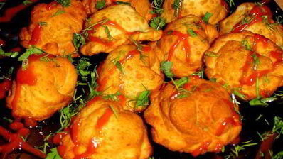 жареные пельмени с грибами и капустой