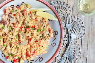 Паэлья с курицей и колбасками