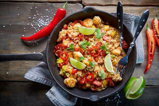 Паэлья с цыпленком и чорризо