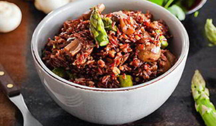 Рецепт пилава из коричневого риса, спаржи и грибов в мультиварке