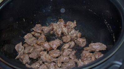 плов из перловки в мультиварке с мясом