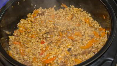 плов из перловки в мультиварке с мясом