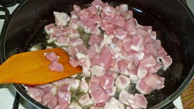 плов на сковороде со свининой