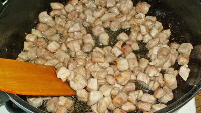 плов на сковороде со свининой