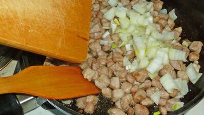 плов на сковороде со свининой