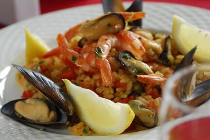 Плов с креветками и мидиями