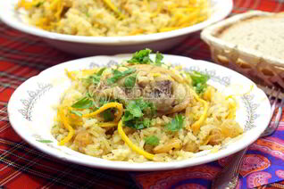 Плов с курицей, изюмом и морковью по-корейски